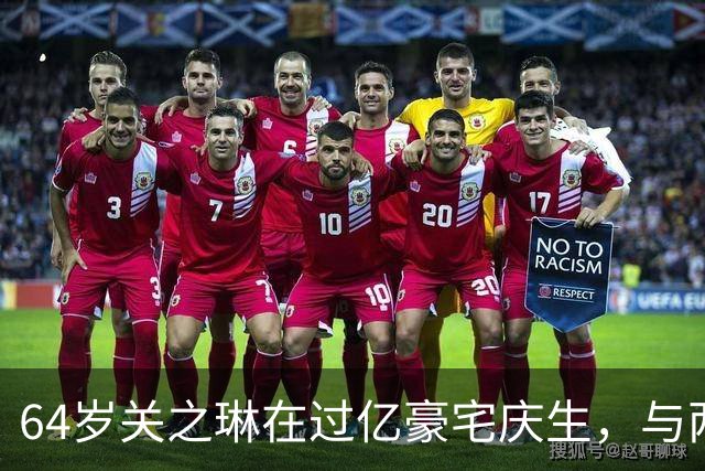 64岁关之琳在过亿豪宅庆生，与两只狗相伴合照，身后墙上挂满名画